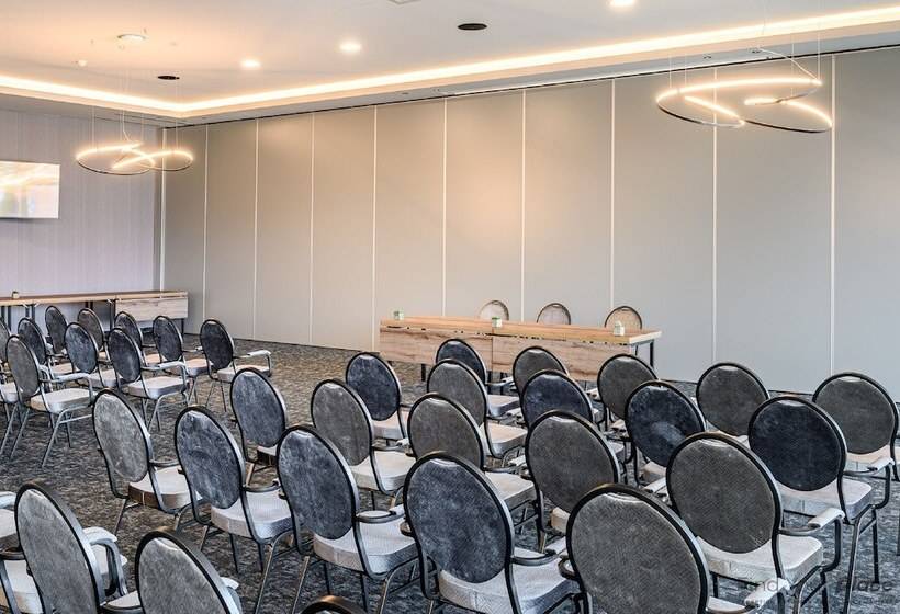 هتل Restaurant Van Der Valk Nivelles Sud