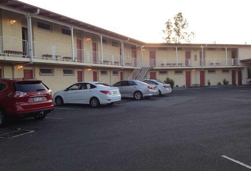 فندق Riverview Motor Inn