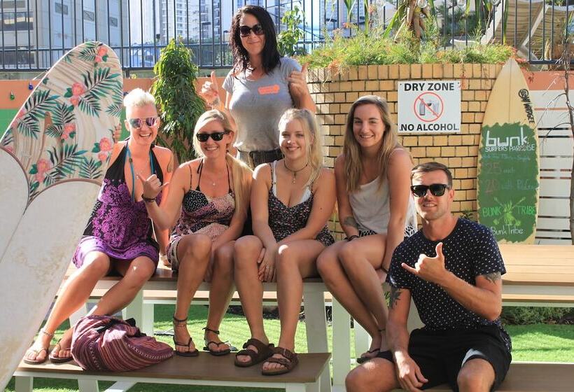 استراحتگاه Bunk Surfers Paradise International Backpacker Hostel