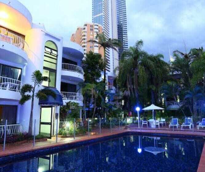 St Tropez Apartments