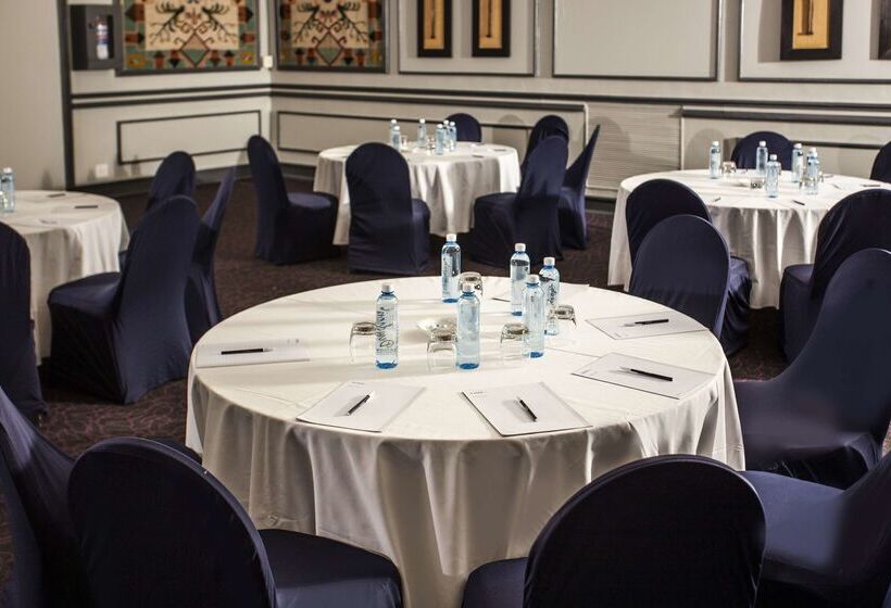 ホテル Avani Maseru