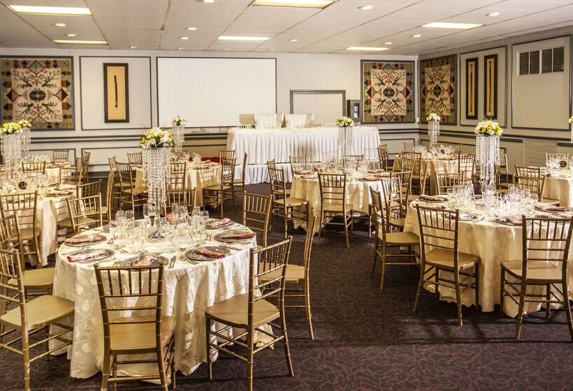 ホテル Avani Maseru