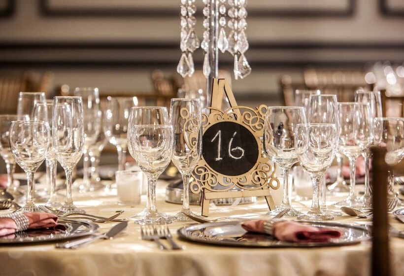 ホテル Avani Maseru