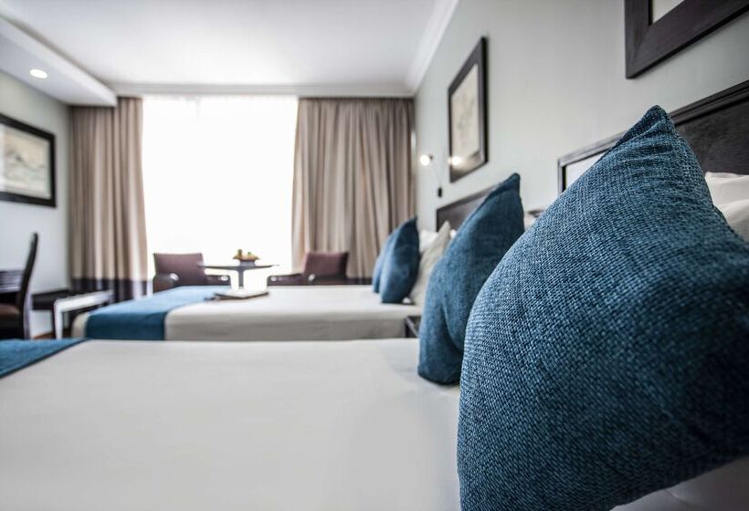 ホテル Avani Maseru