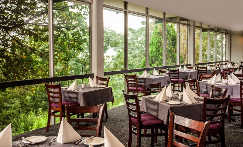 ホテル Avani Maseru