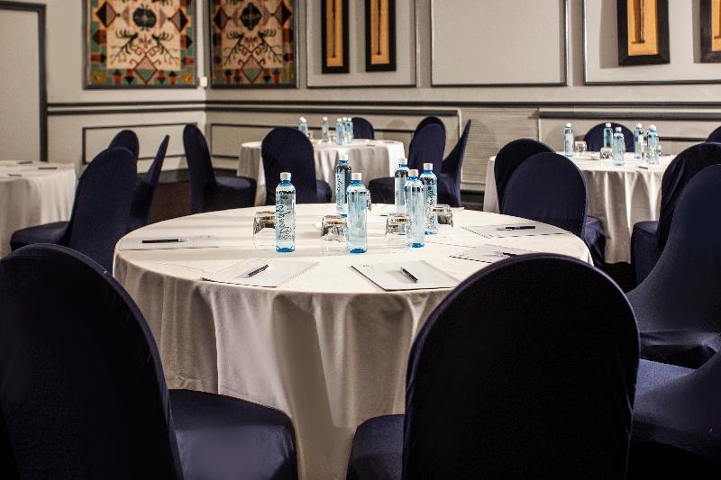 ホテル Avani Maseru