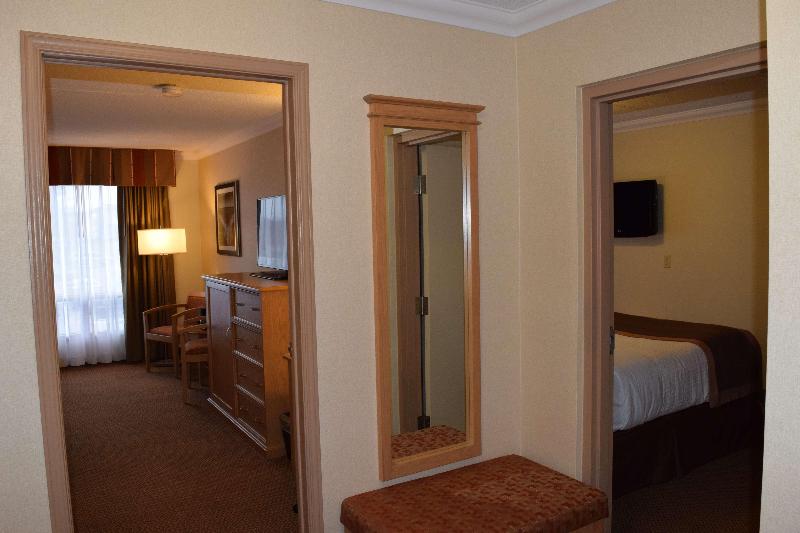 Отель Best Western Plus Cobourg Inn & Convention Centre