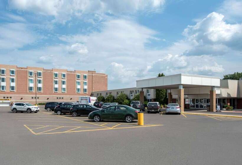 Clarion Hotel & Suites