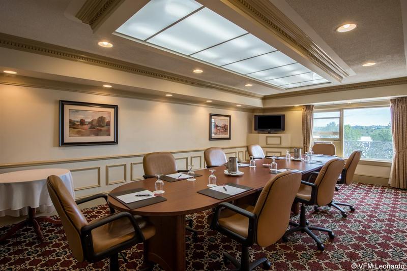 هتل Crowne Plaza Fredericton Lord Beaverbrook, An Ihg