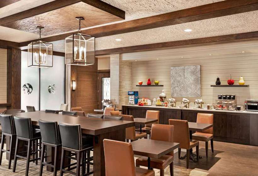 בית מלון כפרי Ramada By Wyndham Cornwall