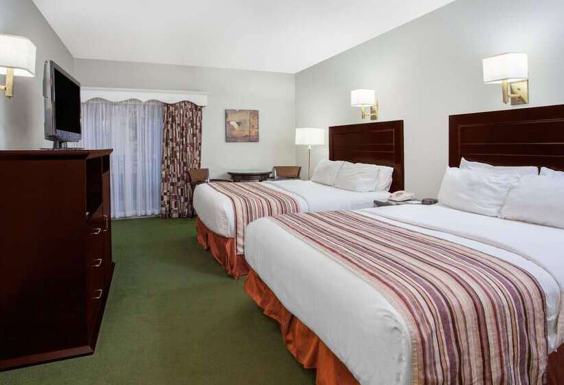 هتل Ramada By Wyndham Fredericton
