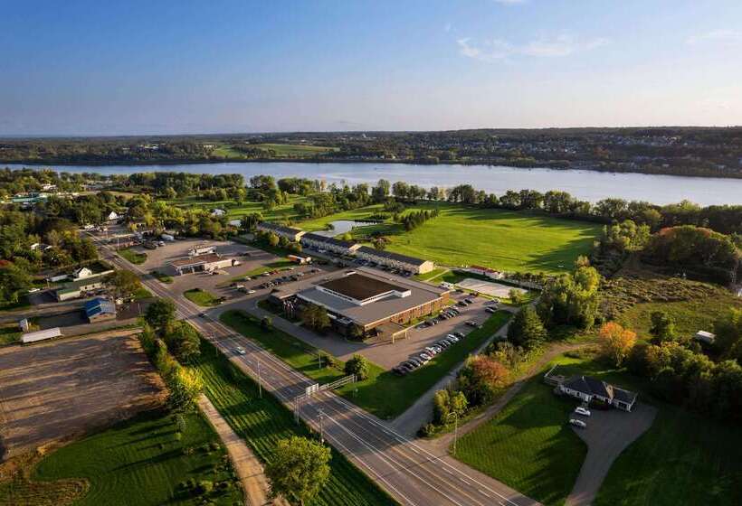 هتل Ramada By Wyndham Fredericton