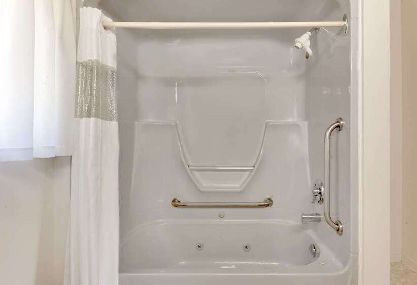 酒店 Ramada By Wyndham Gananoque Provincial Inn