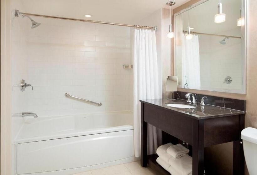 هتل Sheraton Cavalier Calgary