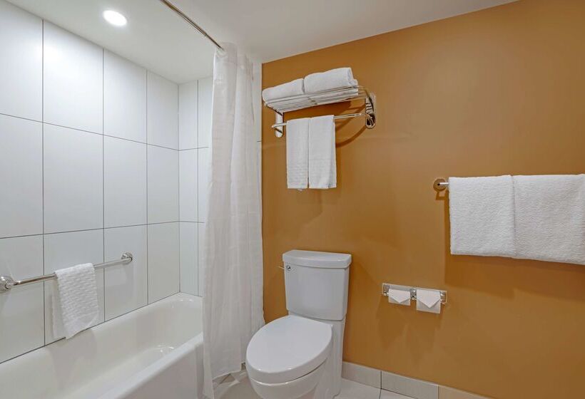 בית מלון כפרי Best Western Plus Emerald Isle