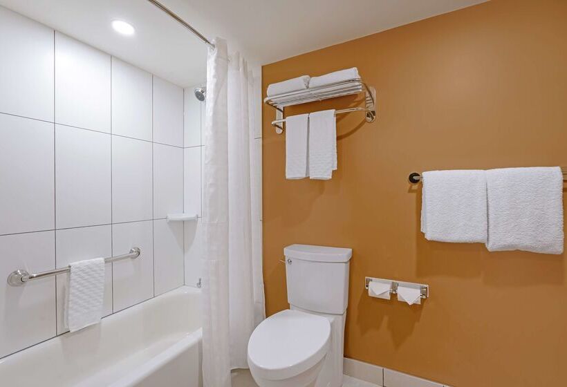 בית מלון כפרי Best Western Plus Emerald Isle