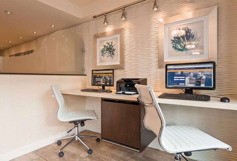 فندق Best Western Plus Inner Harbour