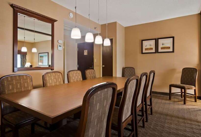 هتل Best Western Plus Lamplighter Inn & Conference Centre