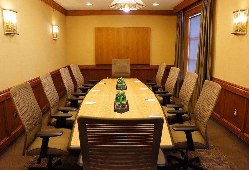 هتل Best Western Plus Lamplighter Inn & Conference Centre