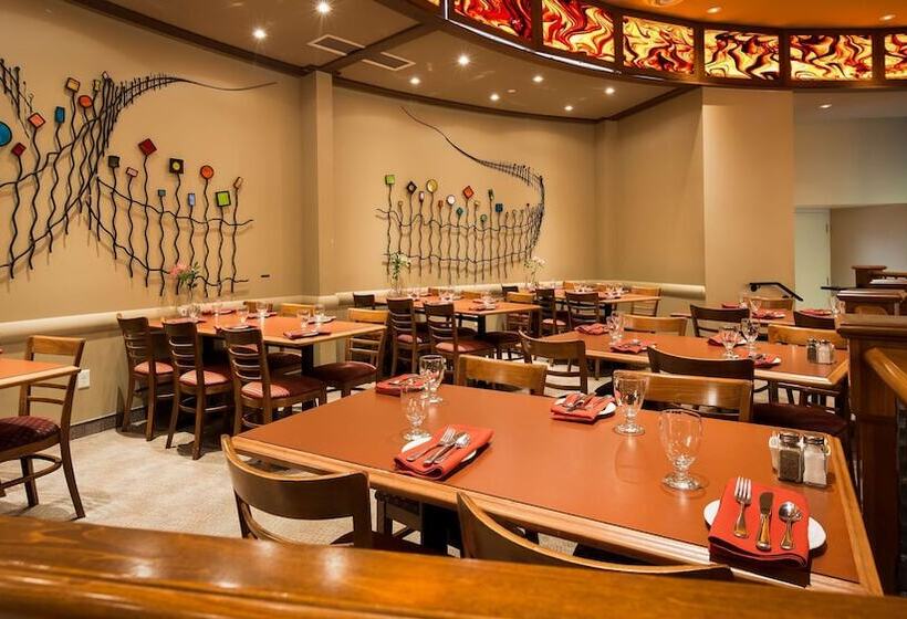 هتل Best Western Plus Lamplighter Inn & Conference Centre