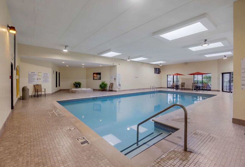 Отель Best Western Plus Otonabee Inn