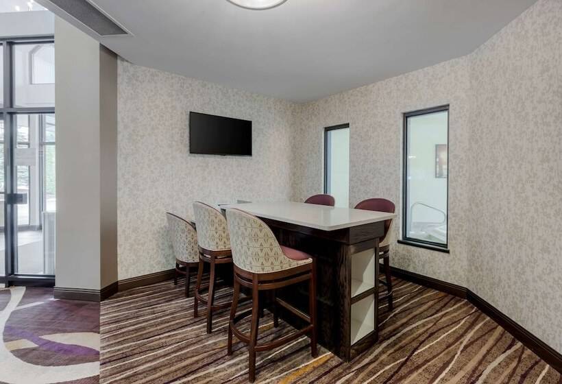 Отель Best Western Plus Otonabee Inn