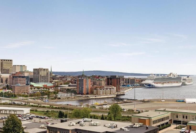 هتل Crowne Plaza Saint John Harbour View, An Ihg