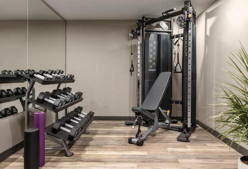 هتل Crowne Plaza Saint John Harbour View, An Ihg