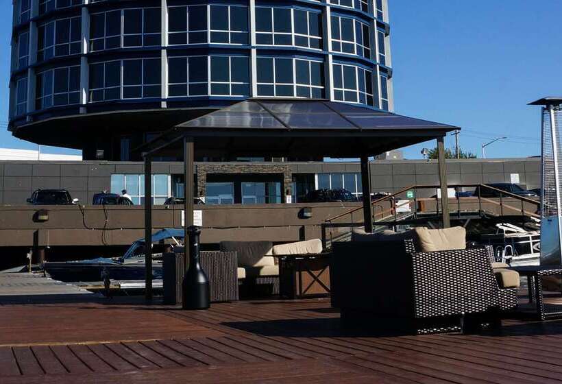 هتل Clarion Lakeside Inn & Conference Centre