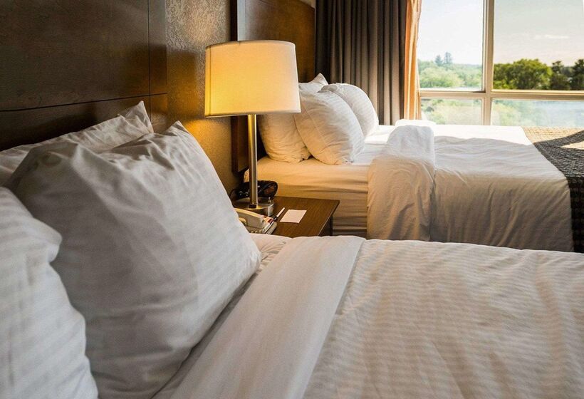 هتل Clarion Lakeside Inn & Conference Centre