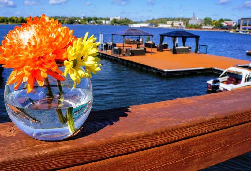 هتل Clarion Lakeside Inn & Conference Centre