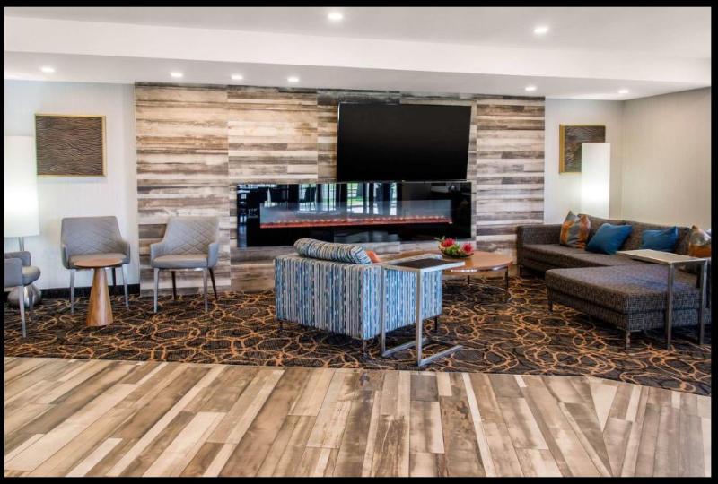 هتل Comfort Inn Montreal Aeroport