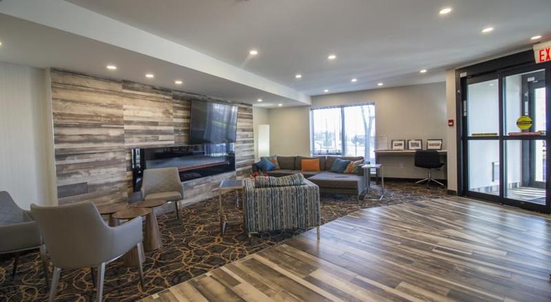 هتل Comfort Inn Montreal Aeroport