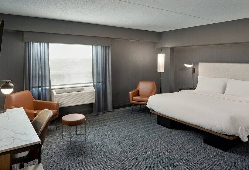 هتل Courtyard By Marriott Regina Downtown