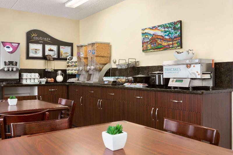 فندق Days Inn By Wyndham Miramichi Nb