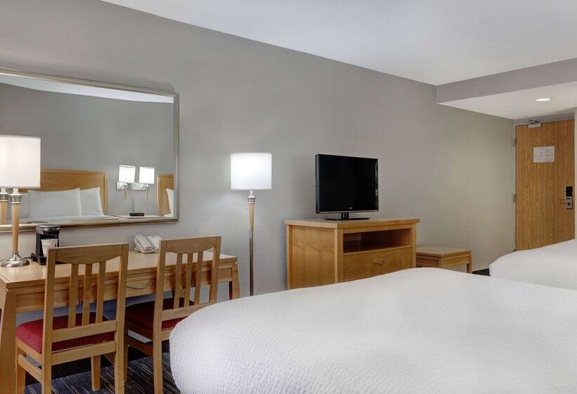 هتل Days Inn By Wyndham Niagara Falls Near The Falls