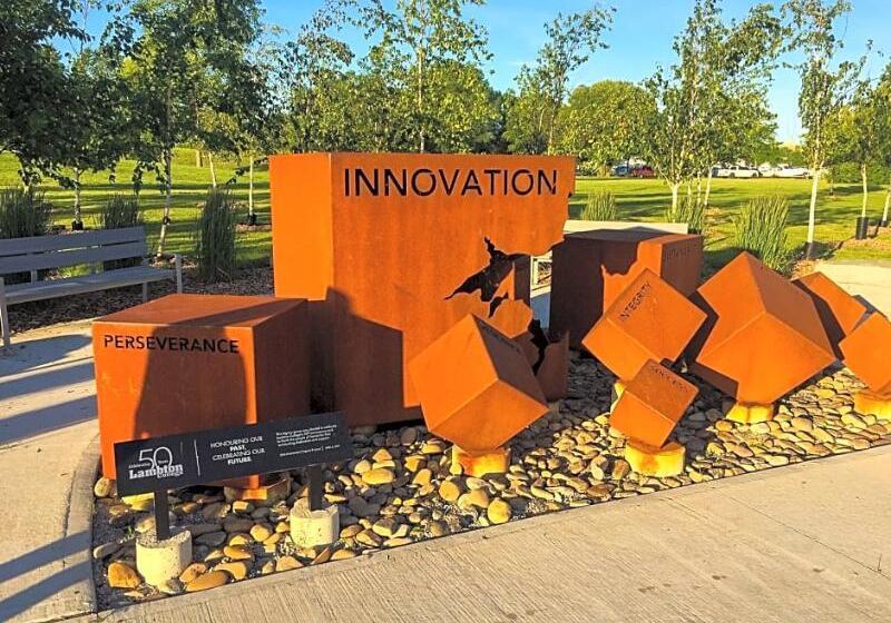 هتل Days Inn By Wyndham Sarnia Harbourfront