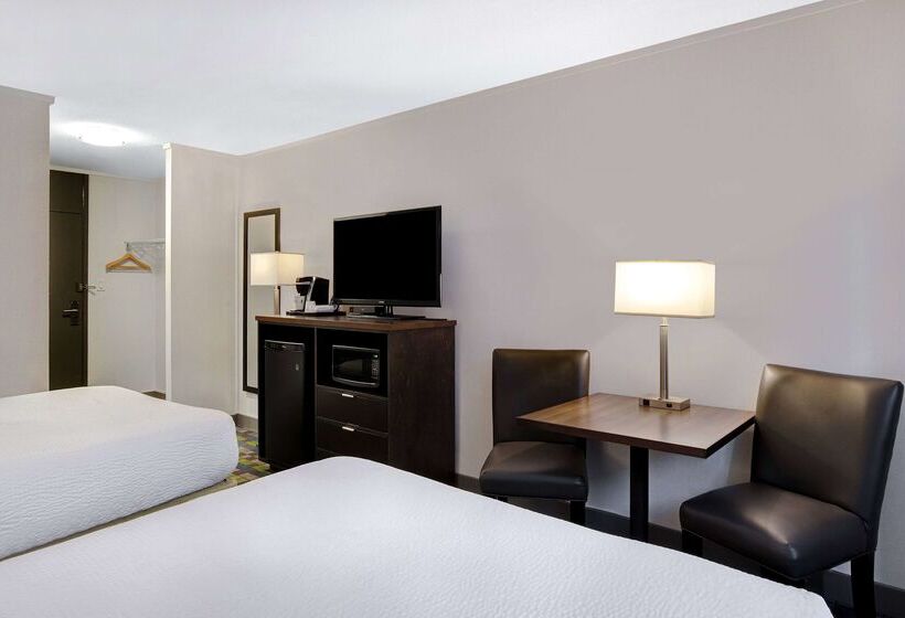 فندق Days Inn By Wyndham Victoria Airport Sidney