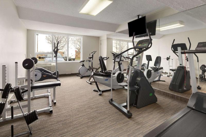 هتل Days Inn & Conference Centre By Wyndham Montreal Airport