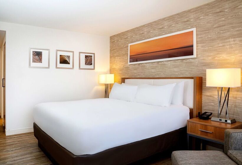 هتل Doubletree By Hilton Kitchener