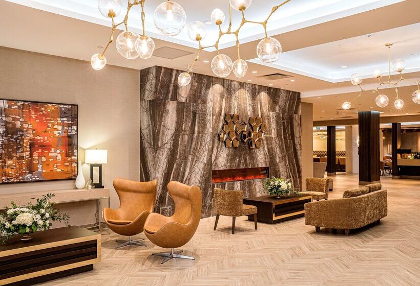 هتل Doubletree By Hilton Kitchener