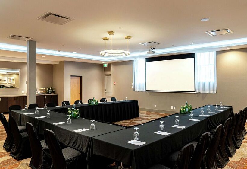 هتل Doubletree By Hilton Kitchener