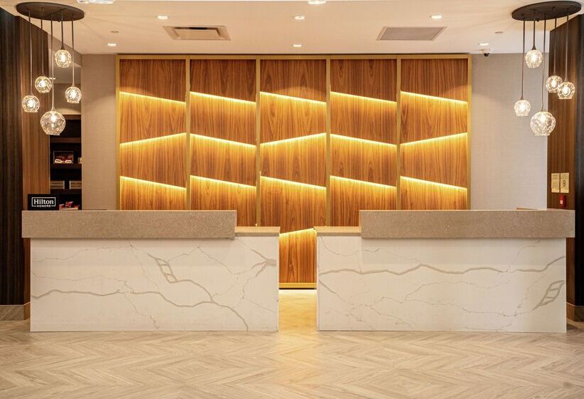 هتل Doubletree By Hilton Kitchener