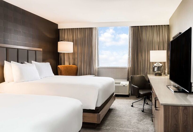 هتل Doubletree By Hilton Kitchener