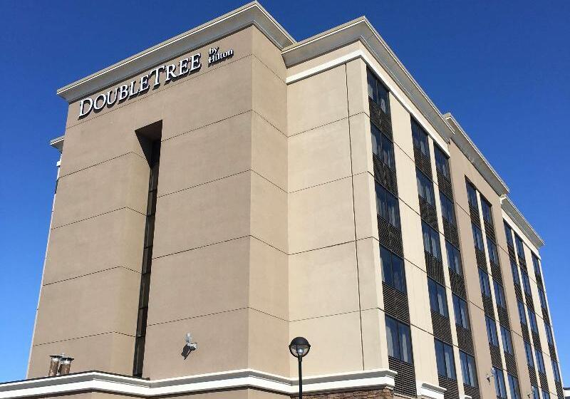 هتل Doubletree By Hilton Kitchener