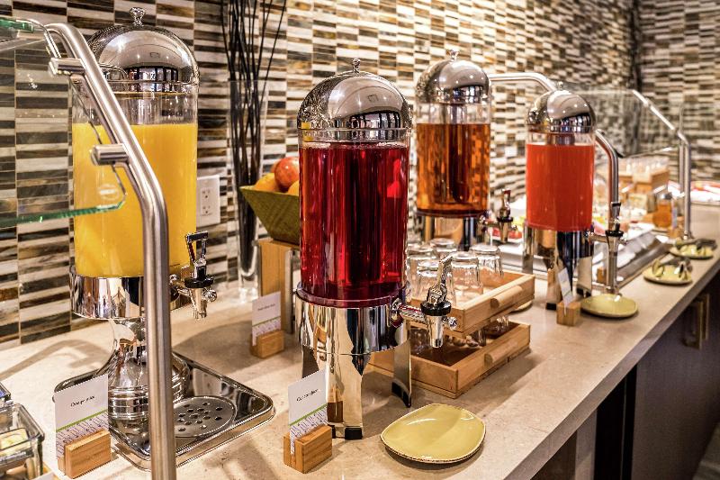 هتل Doubletree By Hilton Kitchener