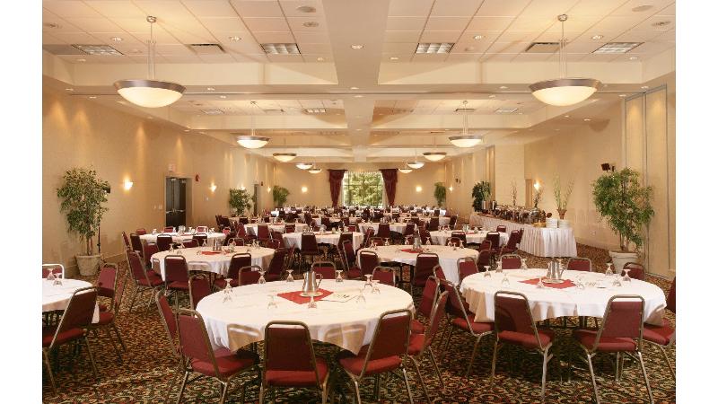 هتل Doubletree By Hilton Kitchener