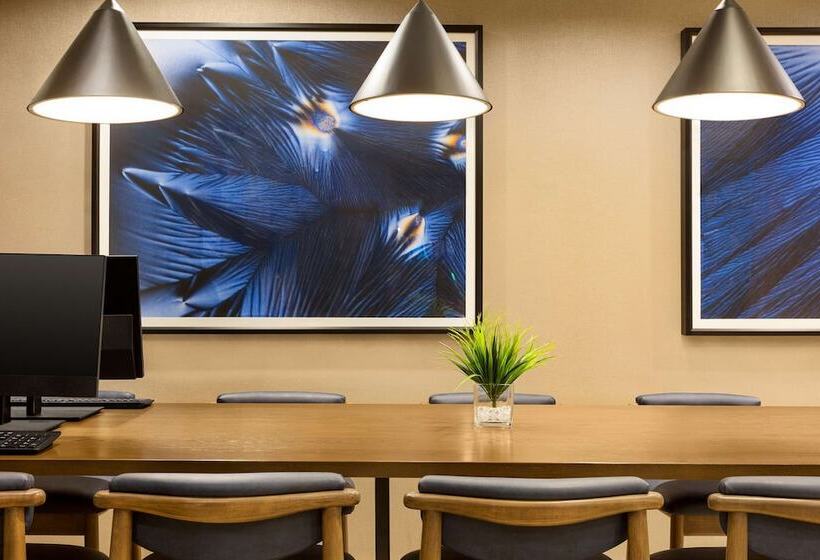 هتل Doubletree By Hilton Pointe Claire Montreal Airport West