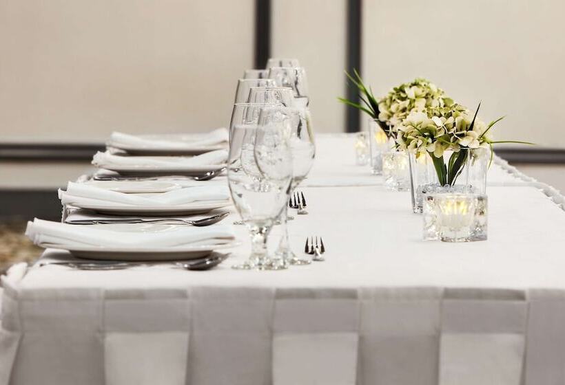 هتل Doubletree By Hilton Pointe Claire Montreal Airport West