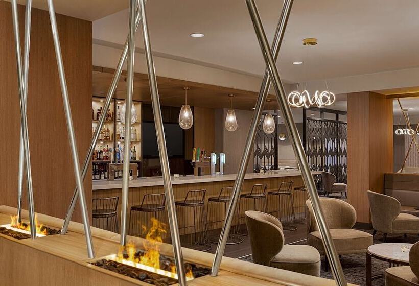 هتل Doubletree By Hilton Pointe Claire Montreal Airport West